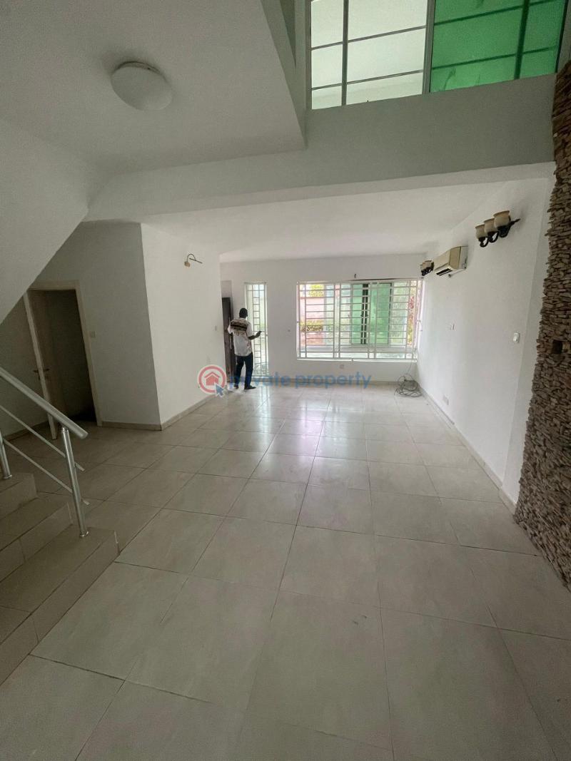 4 bedroom Terraced Duplex For Sale *distress Deal In Ikoyi* 4 Bedroom Terrace Duplex With Bq With T Location; Osborne Estate, Ikoyi. Osborne Foreshore Estate Ikoyi Lagos - 10