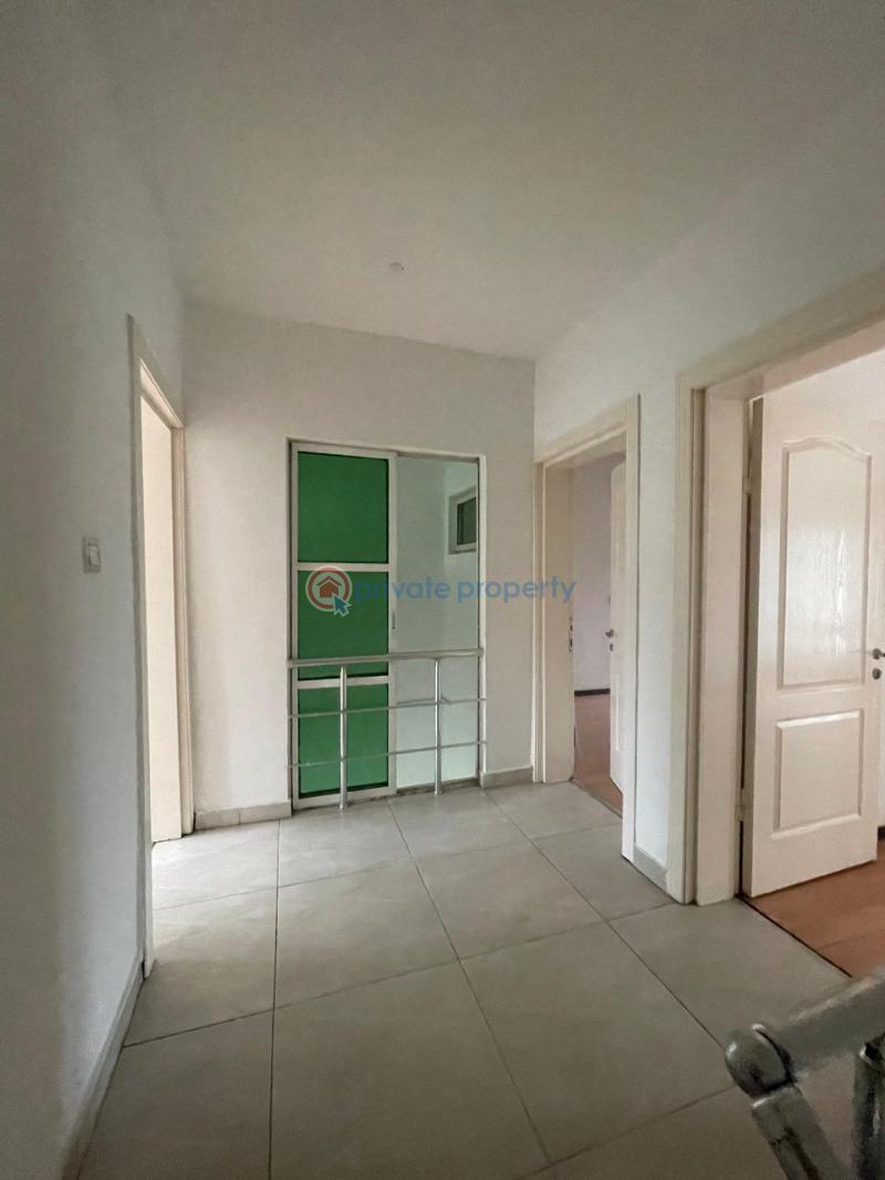 4 bedroom Terraced Duplex For Sale *distress Deal In Ikoyi* 4 Bedroom Terrace Duplex With Bq With T Location; Osborne Estate, Ikoyi. Osborne Foreshore Estate Ikoyi Lagos - 6