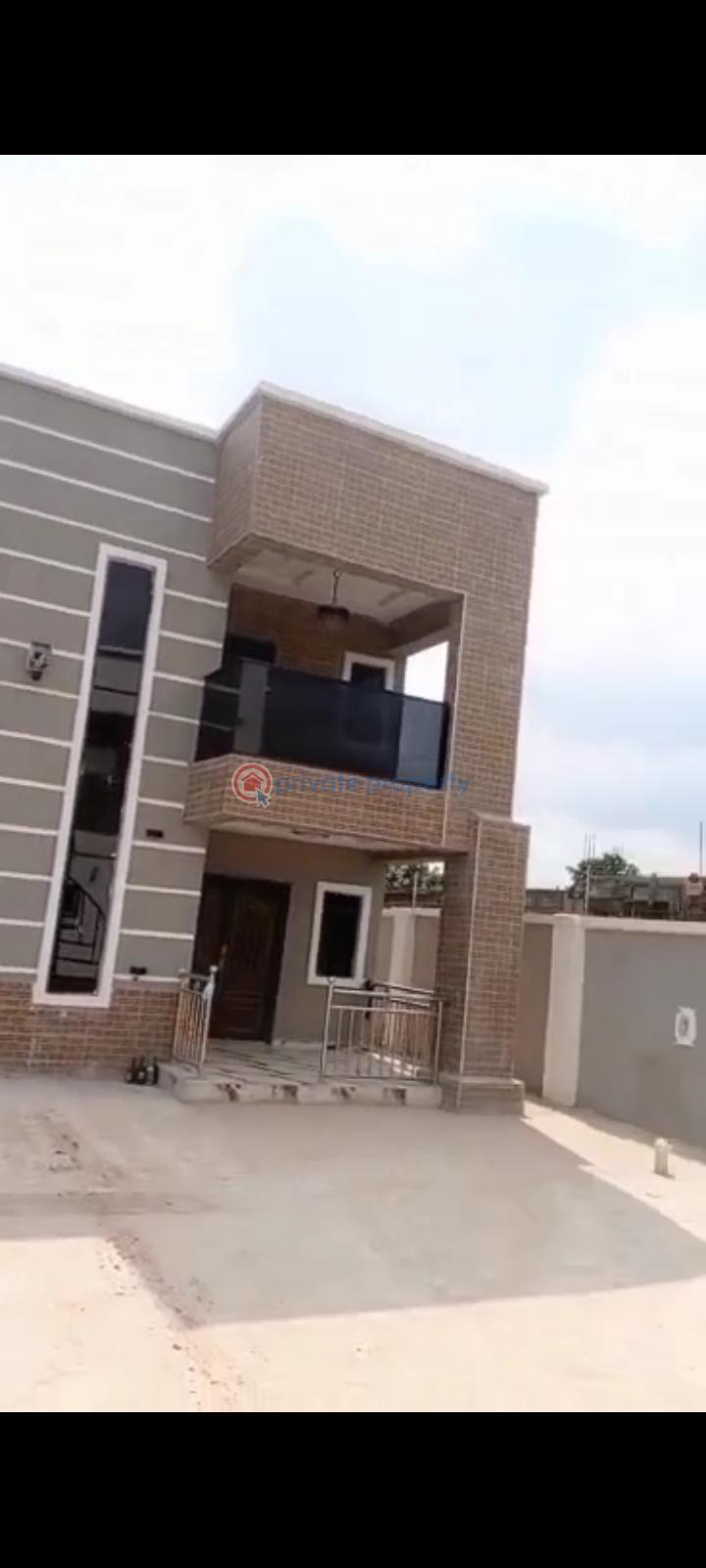 Distress sale. 4 bedroom duplex - 4 4 bedroom Duplex For Sale Transearodrome Layout Estate. Emene Enugu Enugu Suburb Enugu Area  - 4