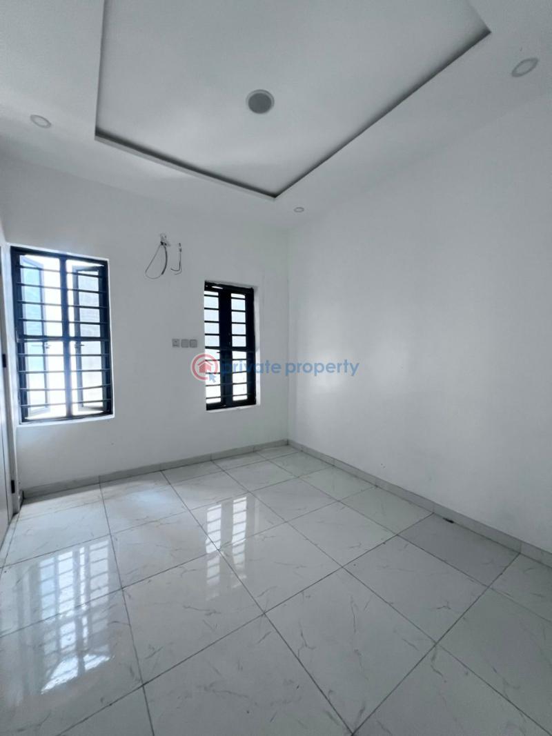 Distress sale 4 bedroom semi detached duplex in chevron lekki - 11 4 bedroom Semi detached Duplex For Sale Chevron Lekki Chevron Drive Lekki Lagos - 11