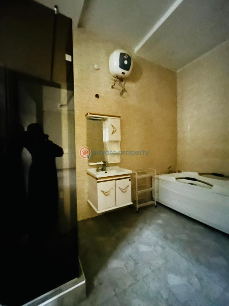 Distress sale, 4bedroom semi detached duplex in ologolo - 6 4 bedroom Semi detached Duplex For Sale Ologolo Lekki Lagos - 6