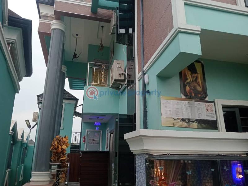 8 bedroom Hotel For Sale Estate Mowe Ogun area  - 3