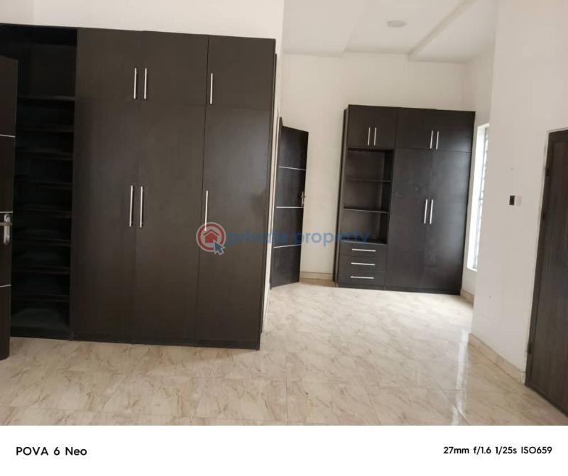 Distress sale massive 5 bedroom fully detached duplex in chevy view - 3 5 bedroom Duplex For Sale Chevy View Est Chevron Drive Lekki Lagos - 3