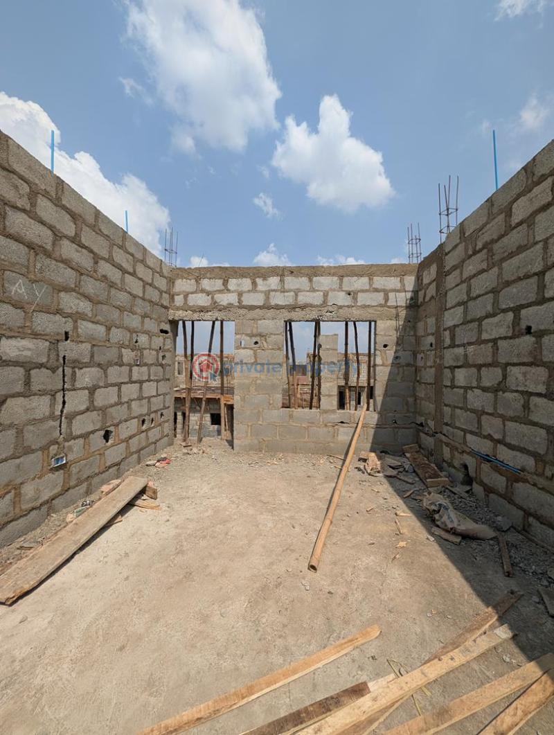 House For Sale Location: Omolayo Estate / Bashorun Housing Estate, Akobo, Ibadan Ibadan Oyo - 1