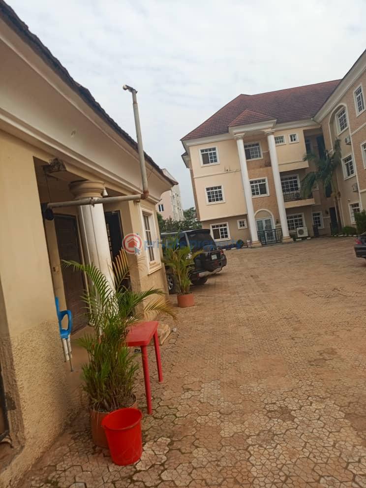 4 bedroom Flat & Apartment For Rent Gaduwa Abuja Phase 2  - 1