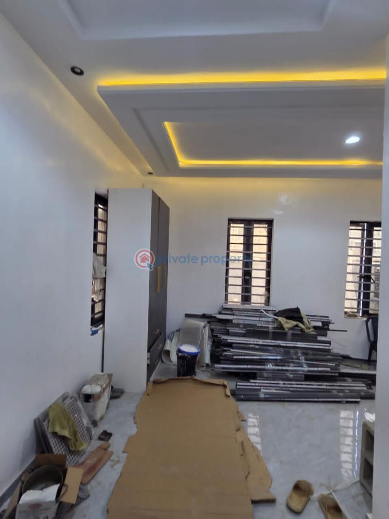 5 bedroom Flat & Apartment For Sale Ajao Estate, Airport Road Ikeja Lagos - 12