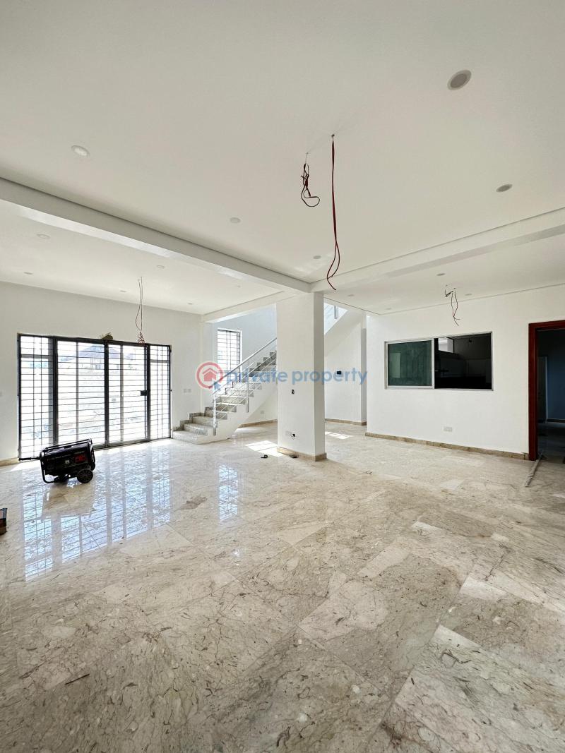 Elegantly built 5 bedroom fully detached home with rooftop terrace in a well secured estate. - 1 5 bedroom Detached Duplex For Sale Lekki Phase 1 Lagos - 1