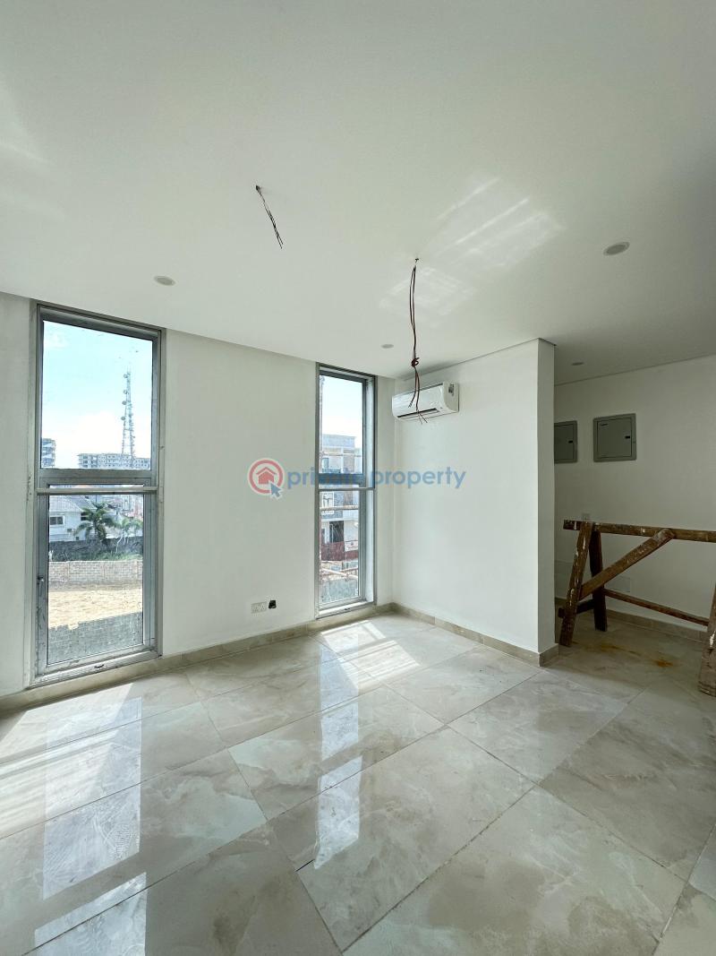 Elegantly built 5 bedroom fully detached home with rooftop terrace in a well secured estate. - 8 5 bedroom Detached Duplex For Sale Lekki Phase 1 Lagos - 8