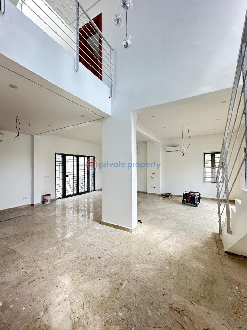 Elegantly built 5 bedroom fully detached home with rooftop terrace in a well secured estate. - 6 5 bedroom Detached Duplex For Sale Lekki Phase 1 Lagos - 6