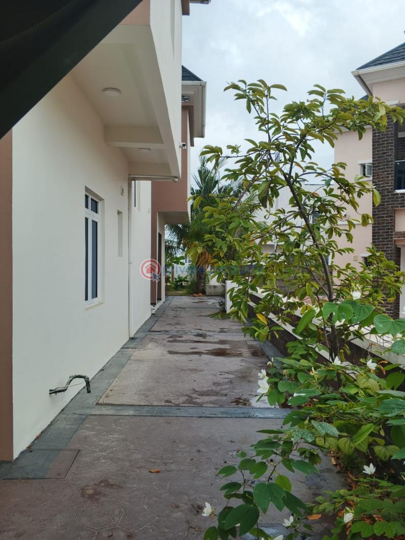 6 bedroom Detached Duplex For Sale Chaplin Court Estate, Beside New Ojaja Mall, Opposite Lekki Scheme 2 Gate, Ogombo Road, Abraham Adesanya Abraham Adesanya Ajah Lagos - 1
