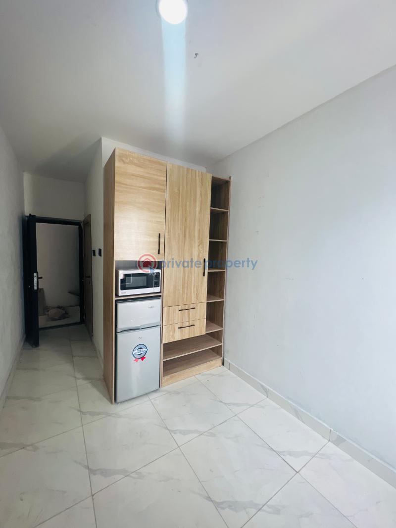 Elegantly finished 2 bedroom smart apartment with fitted bq, elevator, concierge, swimming pool & gym - 23 2 bedroom Block Of Flats For Sale Lekki Phase 1 Lagos - 23