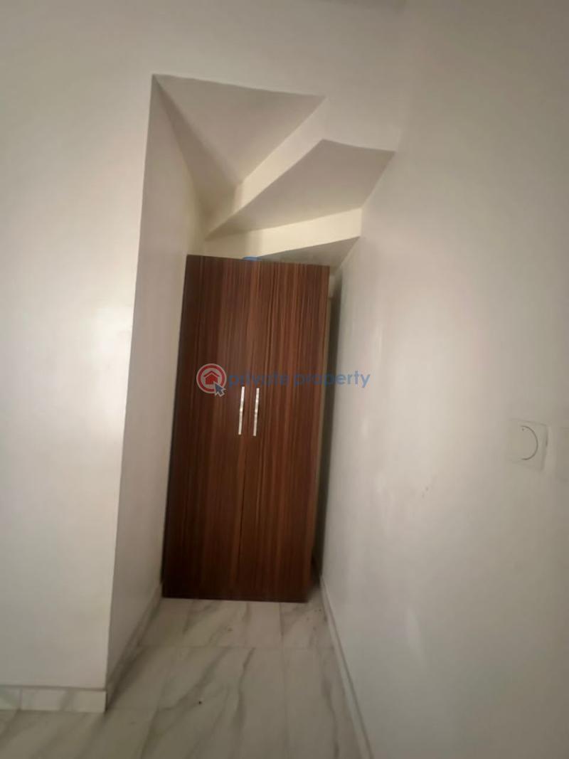 2 bedroom Block Of Flats For Sale Eric Moore Surulere Lagos