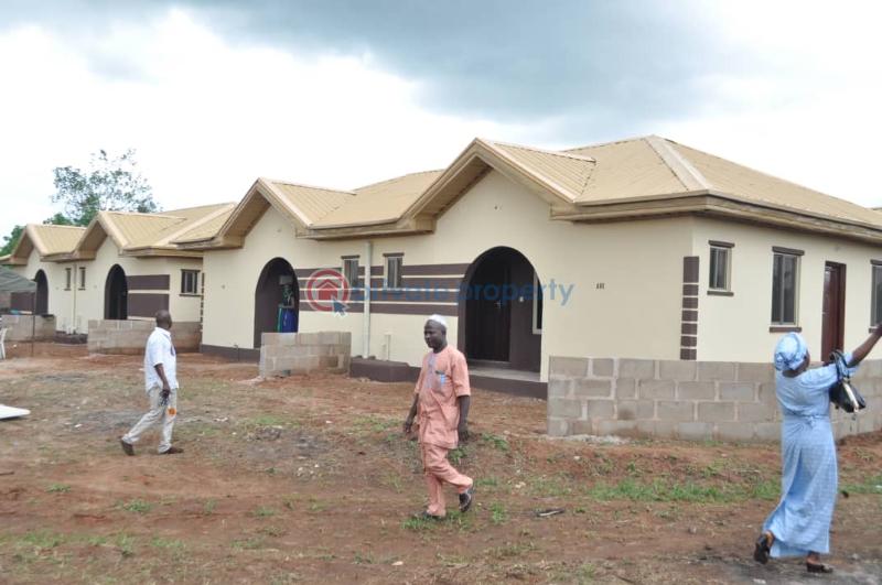 2 bedroom Block Of Flats For Sale Lufa Town After Redeern Camp , Ibadan Expressway Sagamu Ogun - 1