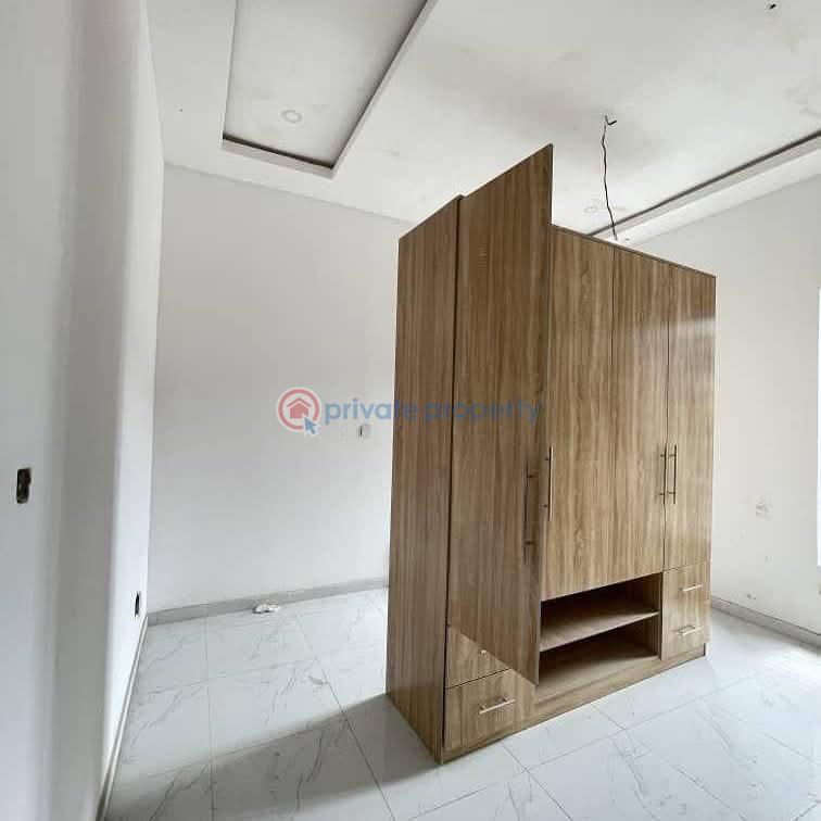 3 bedroom Flat & Apartment For Sale Yaba Lagos - 2