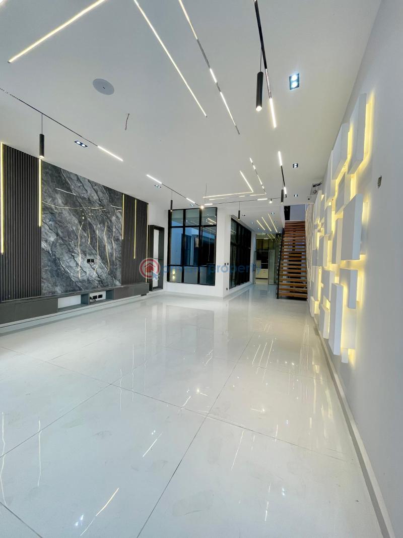 5 bedroom Detached Duplex For Sale Chevron Drive Lekki Lagos - 1