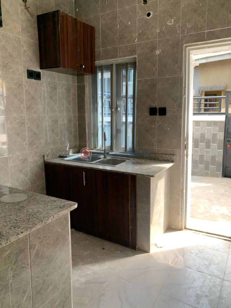 House For Rent At S & T Estate, Jericho Gra Ibadan Oyo - 3