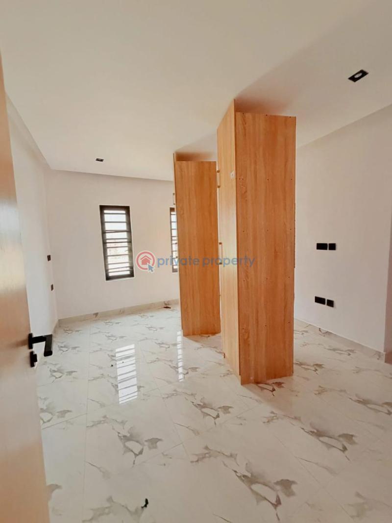 3 bedroom Flat & Apartment For Sale Yaba Lagos - 8