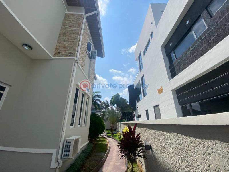 Executive 5 bedroom fully detached duplex in an exclusive estate - 2 5 bedroom Detached Duplex For Sale Osapa Lekki Lagos - 2