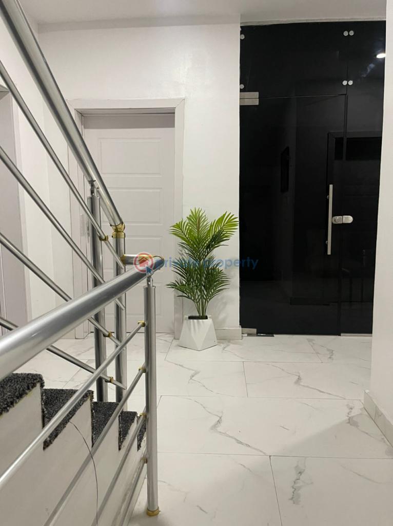 Executive 5bedroom duplex in a good location - 5 5 bedroom Detached Duplex For Sale Osapa London Lekki Lagos - 5