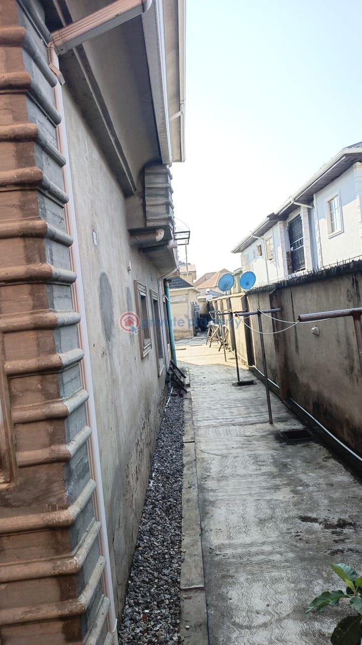9 bedroom Detached Duplex For Sale Council Idimu Idimu Egbe/Idimu Lagos - 12