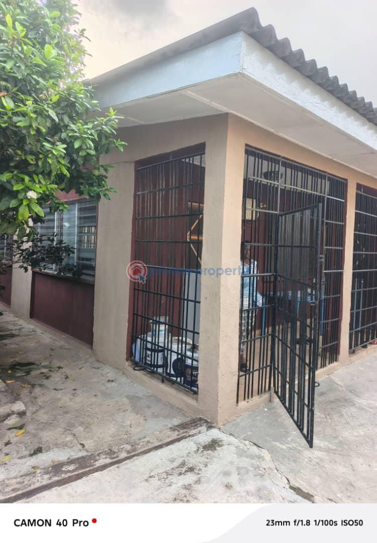 5 bedroom House For Sale Dopemu Alimosho Lagos - 0