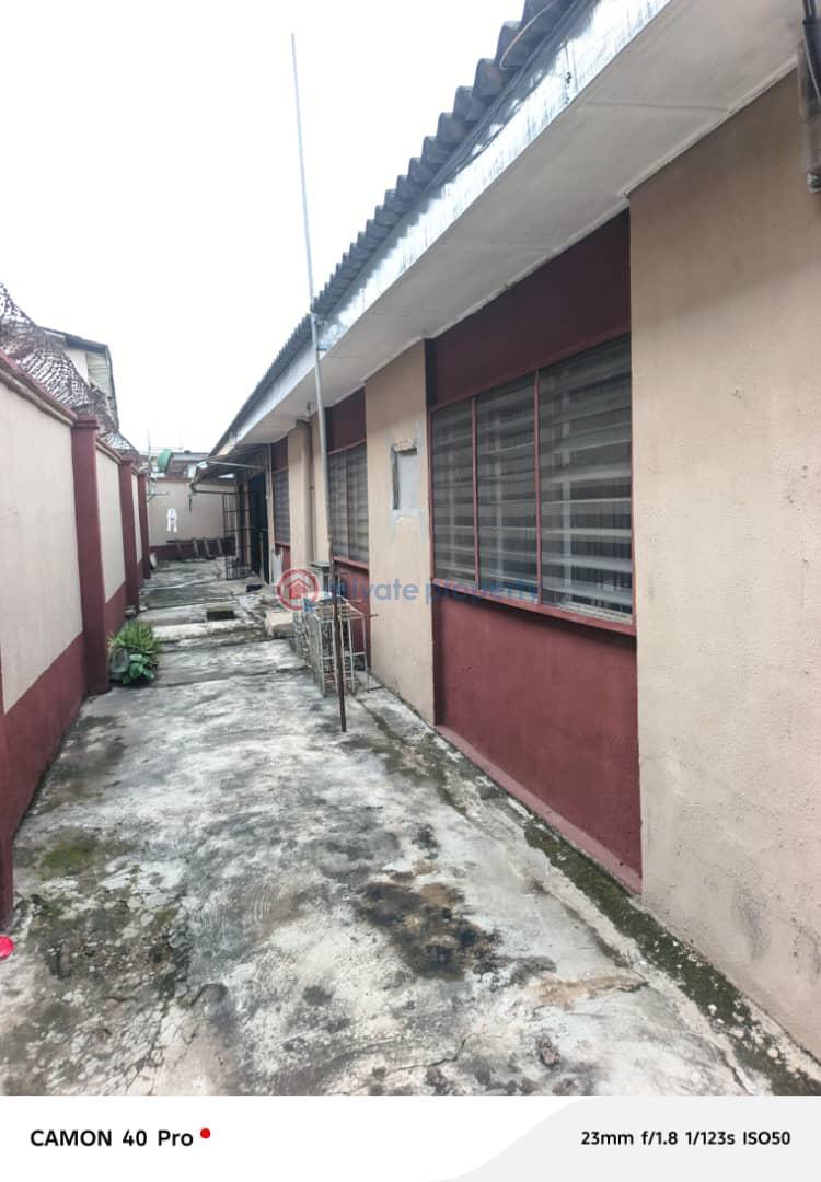 5 bedroom House For Sale Dopemu Alimosho Lagos - 3