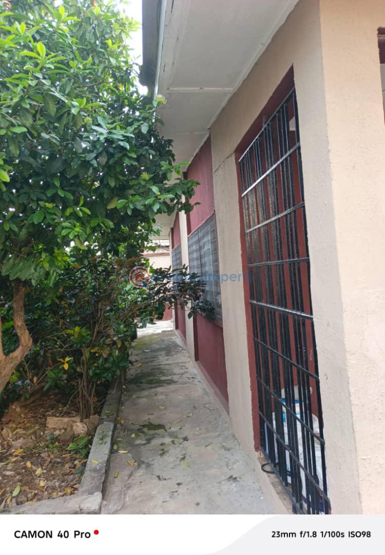 5 bedroom House For Sale Dopemu Alimosho Lagos - 4