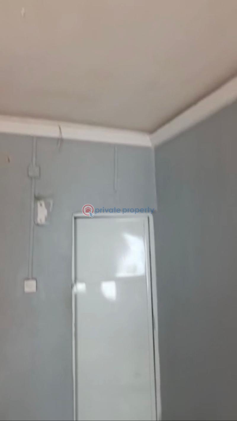 Self Contain For Rent Off Pedro Shomolu Lagos