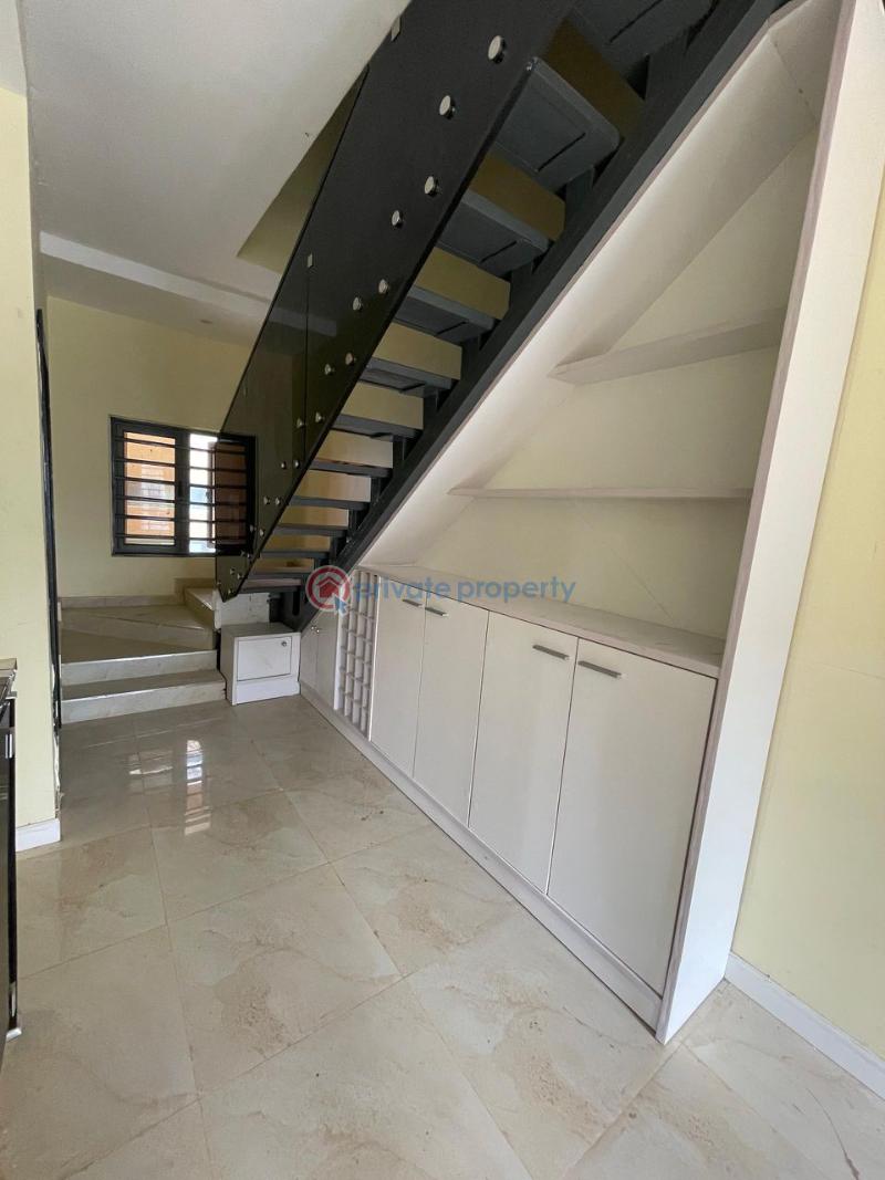 Executive excellent 4bedroom semi detached maisonette - 4 4 bedroom Maisonette For Sale Maryland Lagos - 4