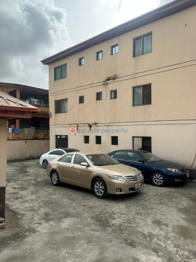 10 bedroom House For Sale College Road Ogba Lagos - 11
