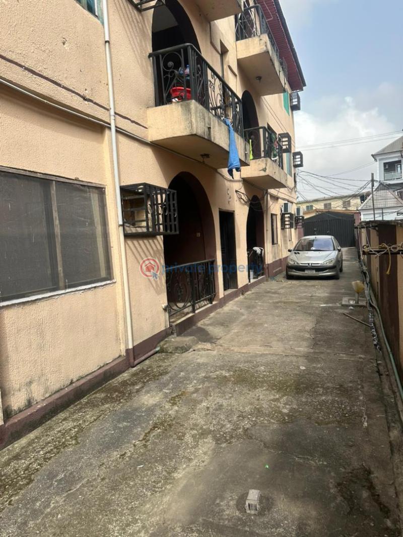 10 bedroom House For Sale College Road Ogba Lagos - 13