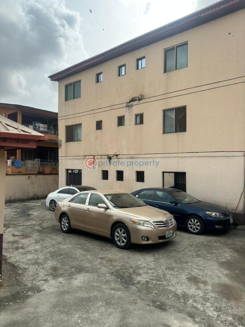 10 bedroom House For Sale College Road Ogba Lagos - 16