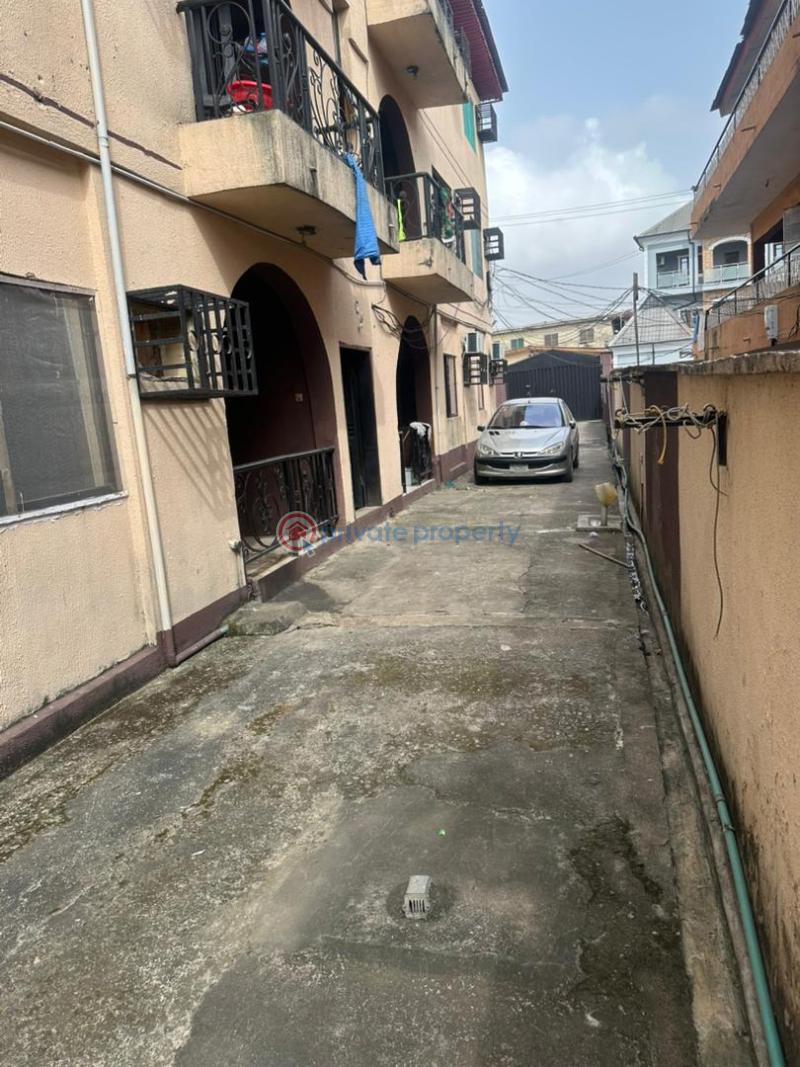 10 bedroom House For Sale College Road Ogba Lagos - 17