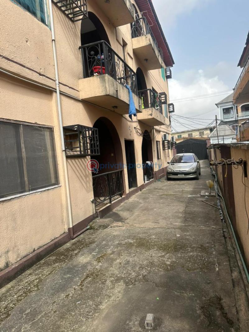 10 bedroom House For Sale College Road Ogba Lagos - 9