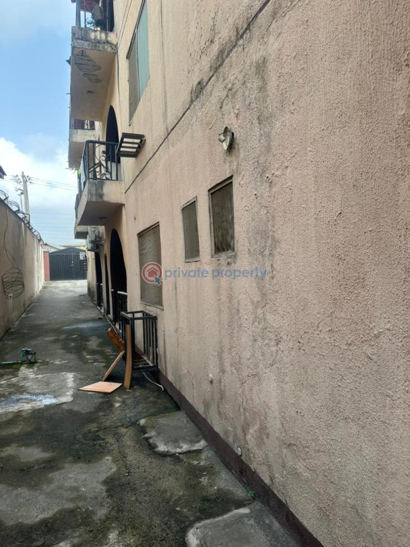 10 bedroom House For Sale College Road Ogba Lagos - 3