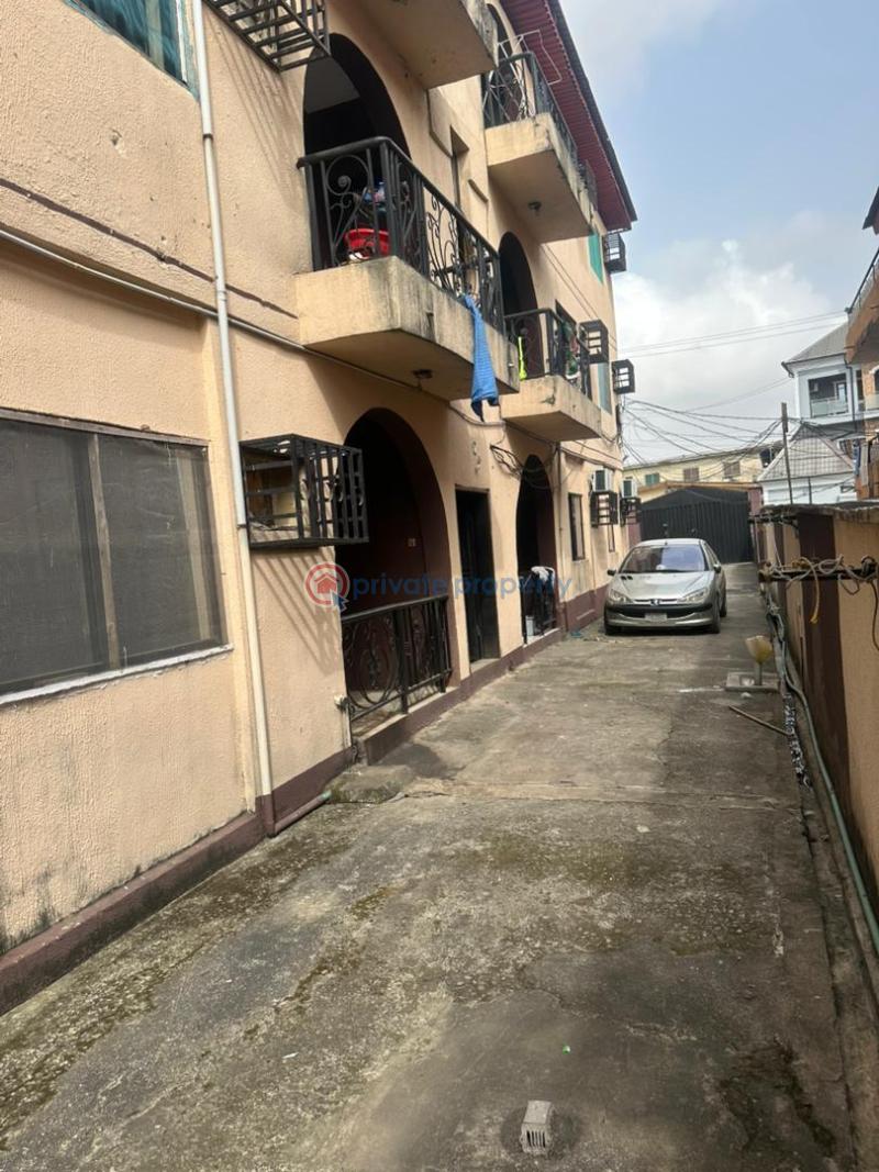 10 bedroom House For Sale College Road Ogba Lagos - 7