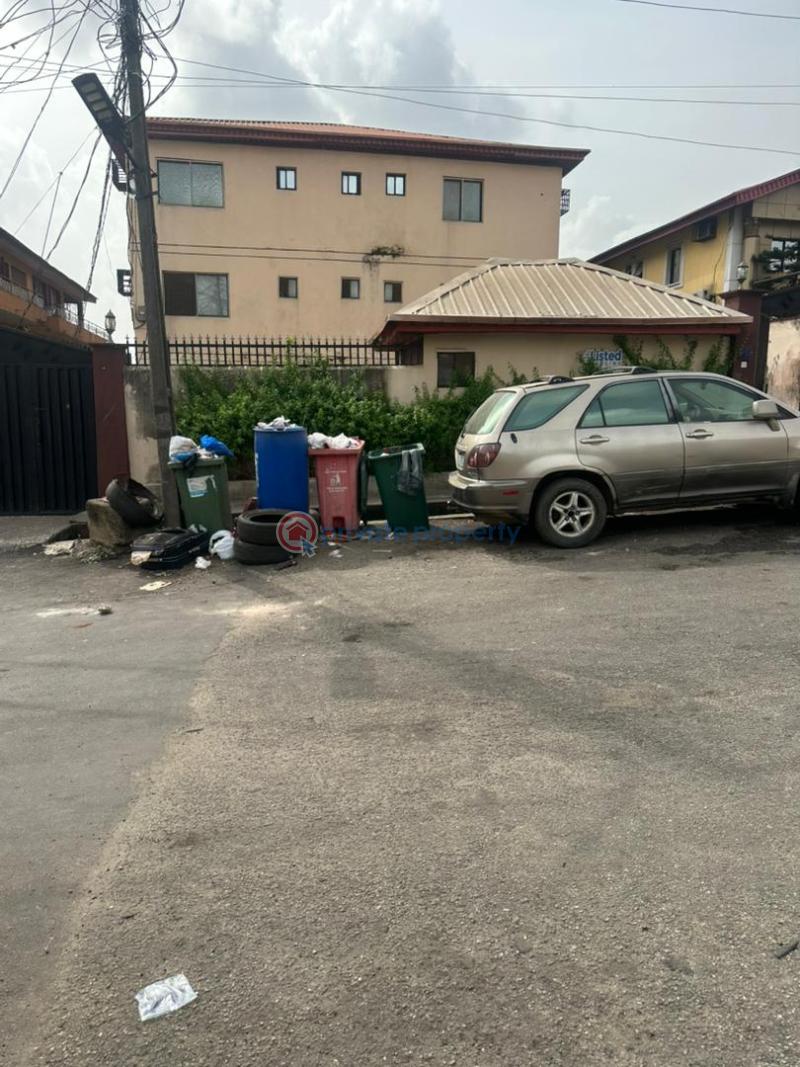 10 bedroom House For Sale College Road Ogba Lagos - 20