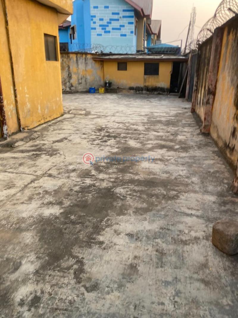 10 bedroom House For Sale Akowonjo Alimosho Lagos - 1