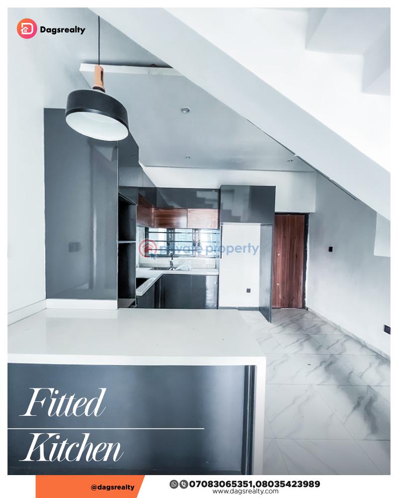 Executive styled 4 bedroom duplex in a family friendly estate - 5 4 bedroom Terraced Duplex For Sale Ogombo Road Ogombo Ajah Lagos - 5