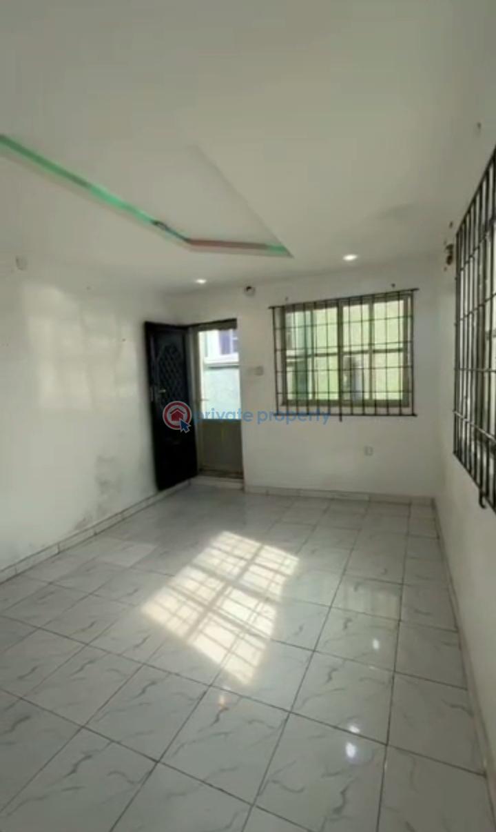 1 bedroom Self Contain For Sale Onike Yaba Lagos - 5