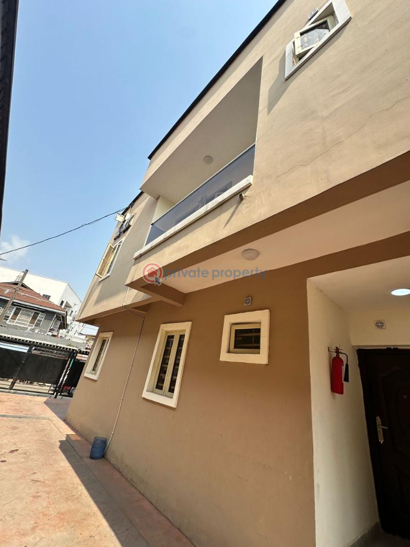 3 bedroom Flat & Apartment For Sale Surulere Lagos - 2