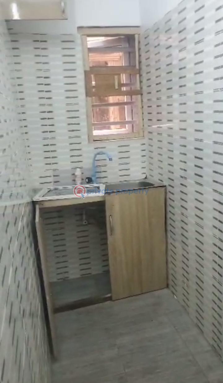 2 bedroom Flat & Apartment For Rent Adekunle, Old Yaba Rd Yaba Lagos - 1