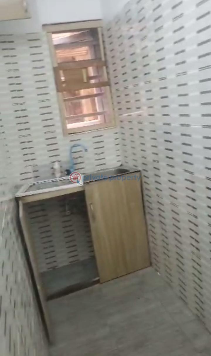 2 bedroom Flat & Apartment For Rent Adekunle, Old Yaba Rd Yaba Lagos - 2