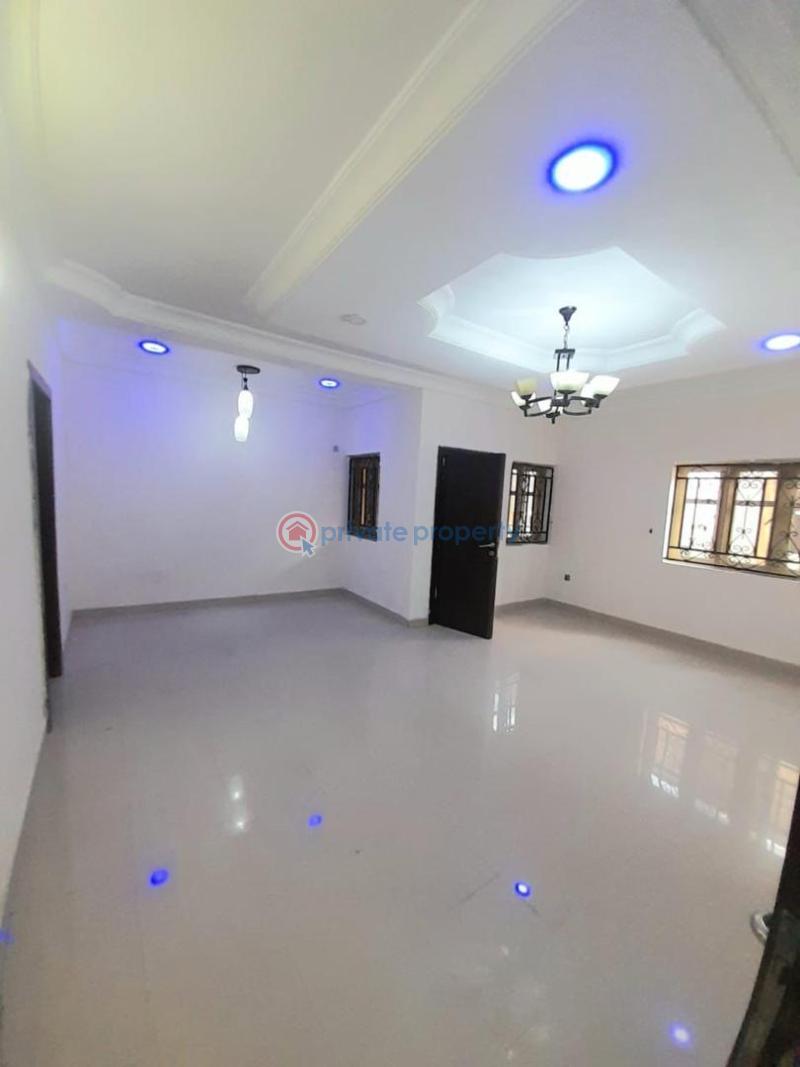 3 bedroom Flat & Apartment For Rent Thomas Estate Ajah Lagos - 2