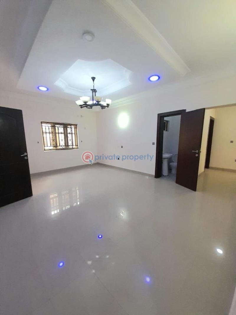 3 bedroom Flat & Apartment For Rent Thomas Estate Ajah Lagos - 1
