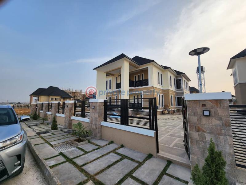 5 bedroom House For Sale Riverpark Estate, Along Airport Road Lugbe