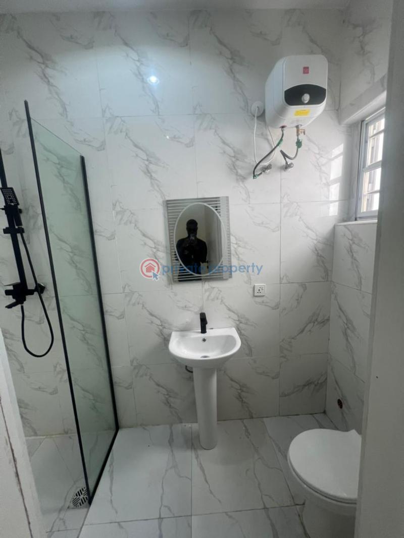 5 bedroom Detached Duplex For Sale Chevron Chevy Lekki Phase 2 Lagos - 23