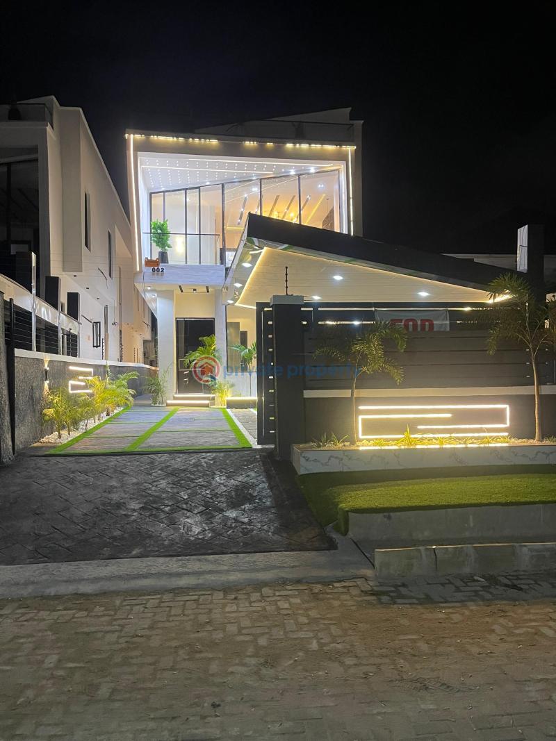 5 bedroom Detached Duplex For Sale Chevron Drive Lekki Lagos - 1