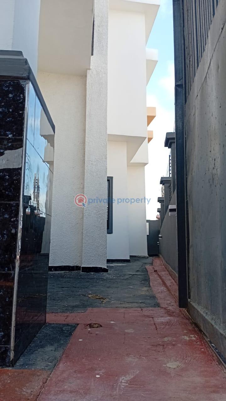 Exquisite 5 bedroom fully detached duplex with bq - 13 5 bedroom Duplex For Sale Ikota Lekki Phase 2 Lagos - 13