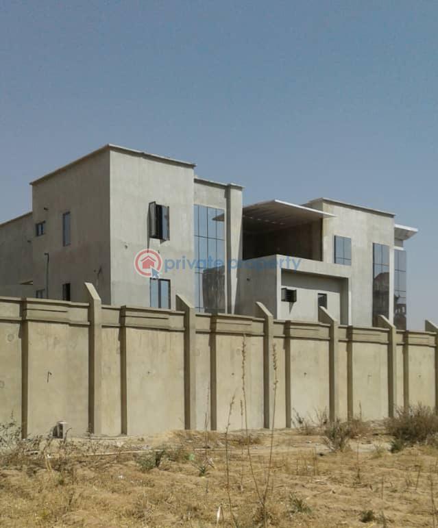 For sale 6 bedroom House Off Buk Road, By School Of Management, Kano